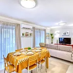 Spacious Coastal Home- Work & Family Friendly *