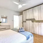 Lägenhet Spacious Coastal Home- Work & Family Friendly *