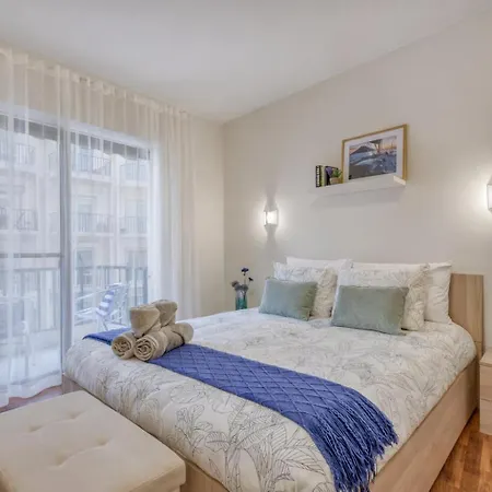 Lägenhet Spacious Coastal Home- Work & Family Friendly St. Julian's