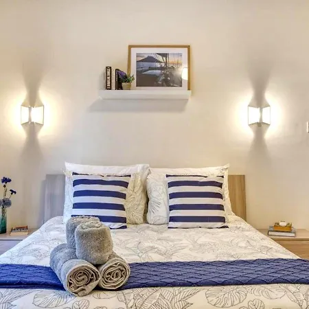 Spacious Coastal Home- Work & Family Friendly شقة *