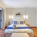 Spacious Coastal Home- Work & Family Friendly 아파트 *