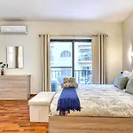 Spacious Coastal Home- Work & Family Friendly 아파트 Saint Julian's
