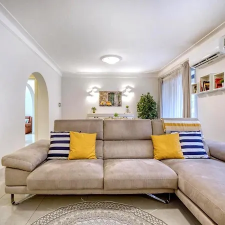 Διαμέρισμα Spacious Coastal Home- Work & Family Friendly *