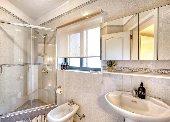 Welcome Home - Spacious Apt By Balluta Bay Saint Julian's