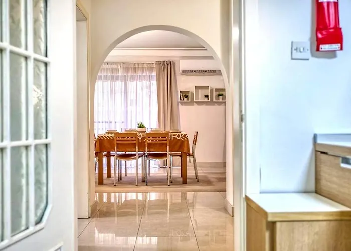Welcome Home - Spacious Apt By Balluta Bay Saint Julian's