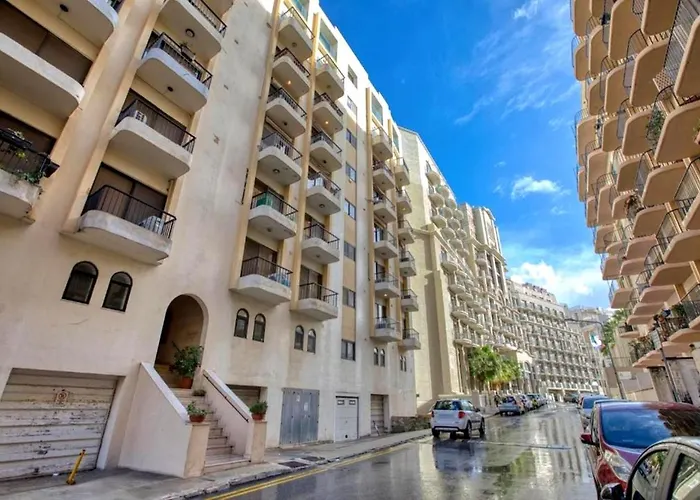 Welcome Home - Spacious Apt By Balluta Bay Appartement